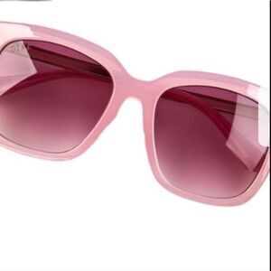 Diff Eyewear Hailey Oversized Sunglasses & Cleaning Kit